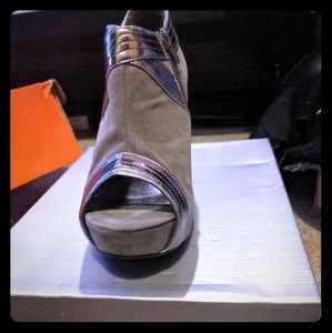 Gray&silver heels